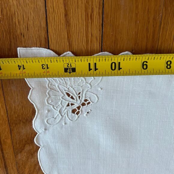 Vintage White Cutwork 97” x 62” Tablecloth Set w/ 6 Embroidered Napkins - Picture 14 of 16